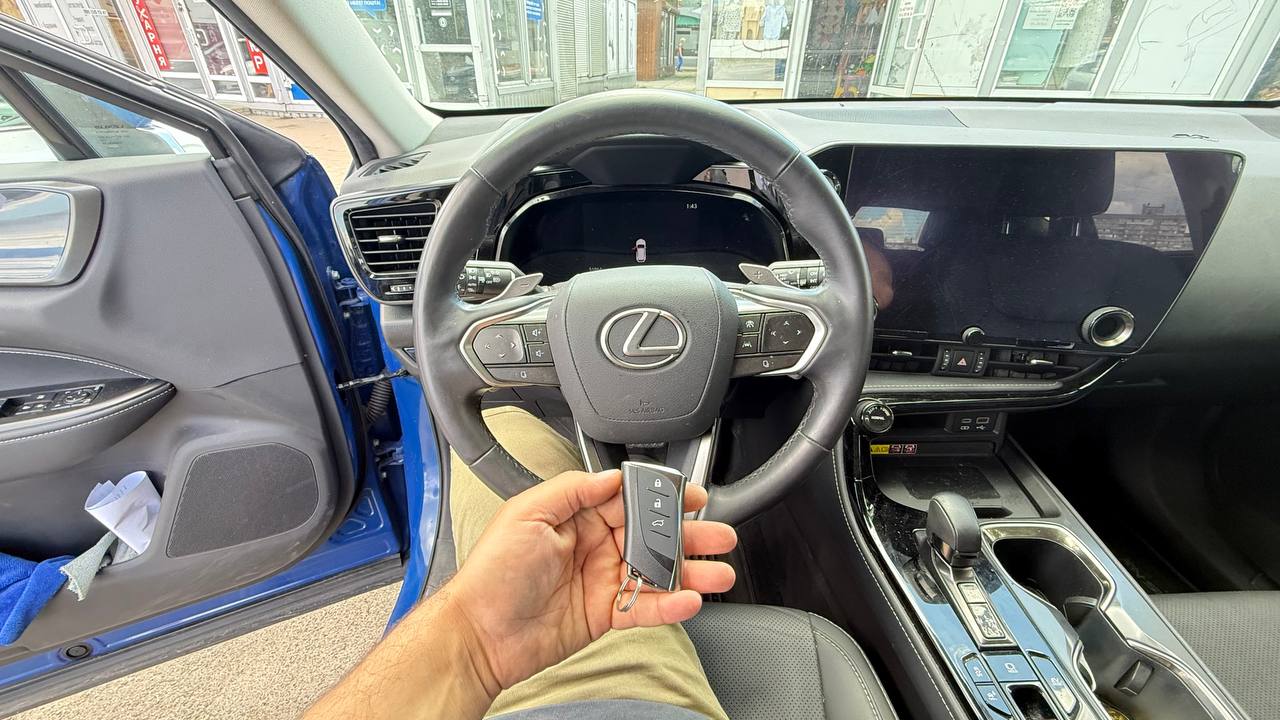 Програмування ключа Lexus — робота майстра KeyArtHouse