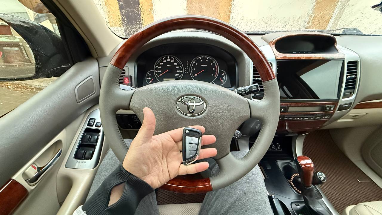Виготовлення ключа Toyota Land Cruiser Prado — робота майстра KeyArtHouse